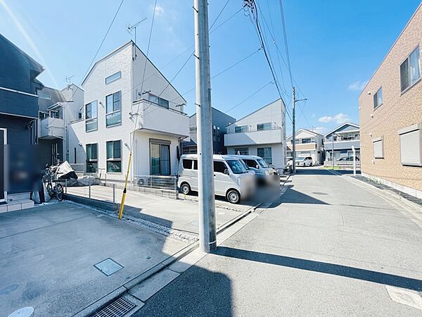周辺は住宅が建ち並ぶ閑静な住宅街です。