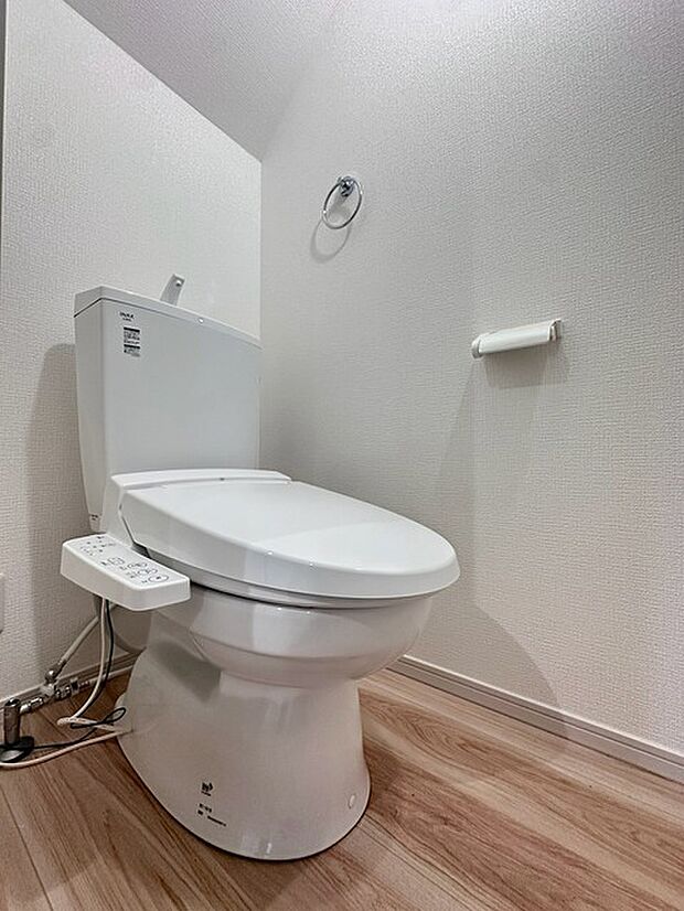 トイレにはウォシュレット機能を標準装備。