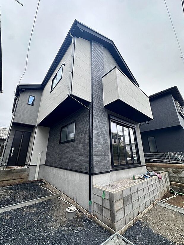 建物が完成しましたので室内のご見学予約スタート。当日のご見学予約も大歓迎です。お気軽にご連絡ください。エステート白馬国分寺店は火曜水曜も営業しております。