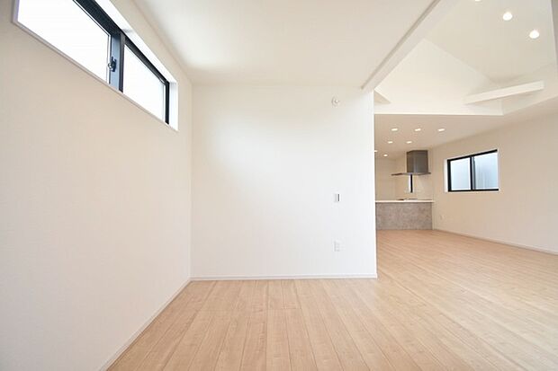 家族みんなが集まるリビング。広さを重視した家族全員が集まれるリビングは、住む上で大事な空間になります。