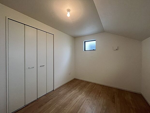 各お部屋に収納が設置されています。