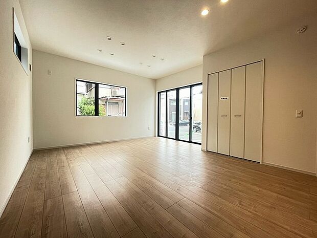家族が一番集まる場所だから広々としつつも素敵な空間であって欲しい。みんながくつろぐリビングからキッチンまでが一つの空間のように繋がる間取り。