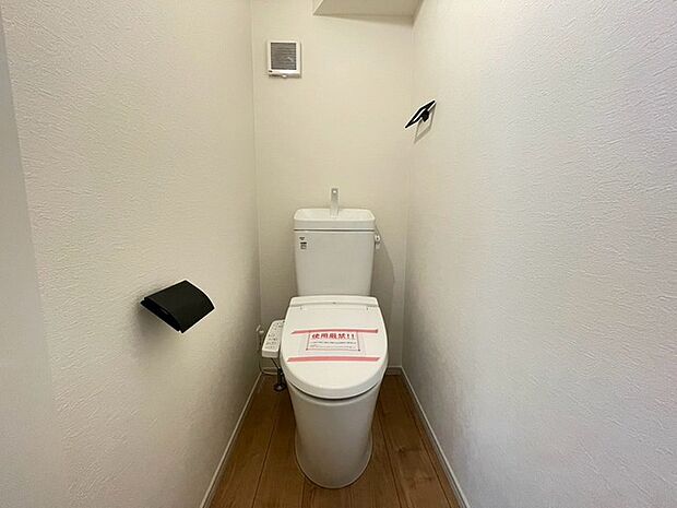 トイレにはウォシュレット機能を標準装備。