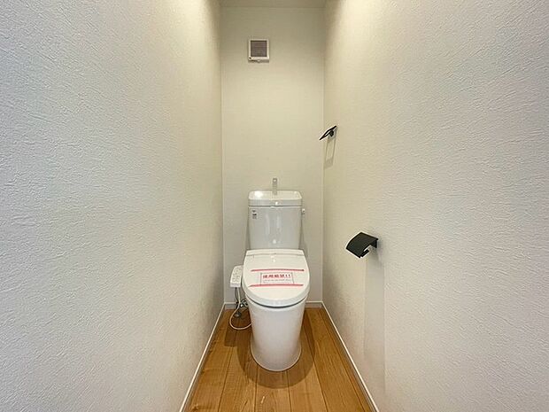 トイレにはウォシュレット機能を標準装備。