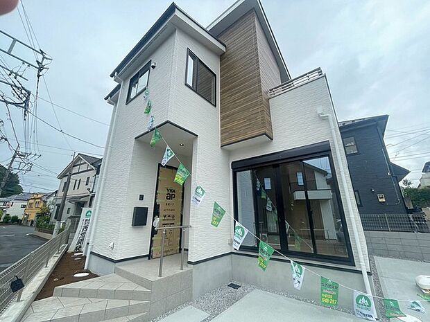 建物が完成しましたので室内のご見学予約スタート。当日のご見学予約も大歓迎です。お気軽にご連絡ください。エステート白馬国分寺店は火曜水曜も営業しております。