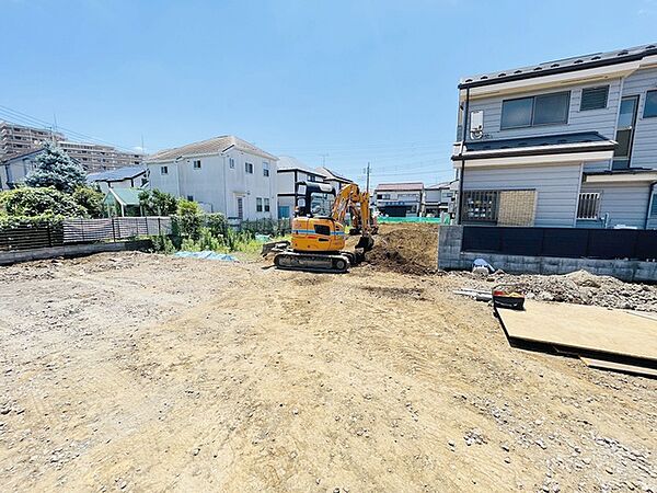 建築条件なしの敷地。弊社グループ「白馬建設」にて建物プランをご提案できます。実際の陽当たりやサイズ感を現地でお確かめください。