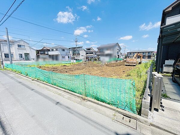 建築条件なしの敷地。弊社グループ「白馬建設」にて建物プランをご提案できます。実際の陽当たりやサイズ感を現地でお確かめください。