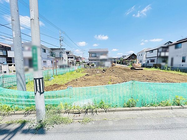 現地ご見学の際、スタッフが様々なご質問に対応いたします、周辺環境、前面道路、建築可能な建物について、ぜひご相談ください。