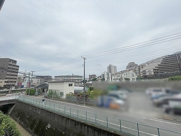 窓からの眺望です。実際に現地で眺望もご確認ください。