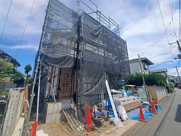 現在建物を建築中です、建築中の物件については現地確認の他、同施工会社の完成施工例のご案内、担当者のプレゼンテーションにてご検討ください。