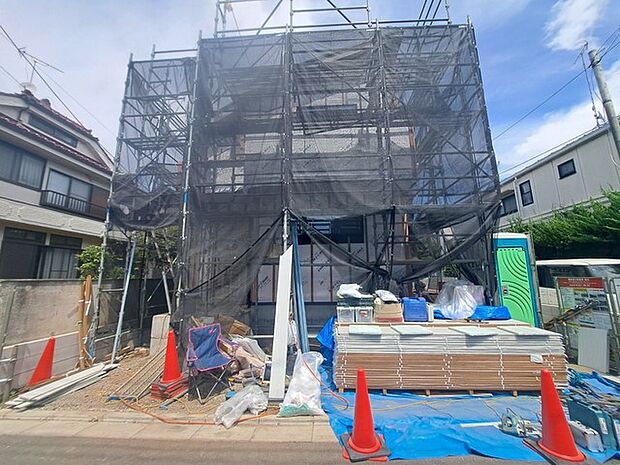 安心して暮らすことのできる住宅街。 住宅地の道路は一般に交通量が少なく車などの騒音が少ないため、住民にとって静かな生活環境が提供されます。