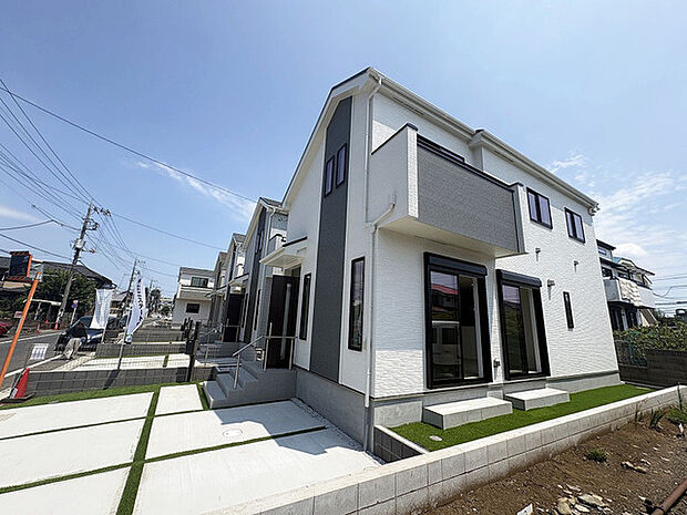 建物が完成しましたので室内のご見学予約スタート。当日のご見学予約も大歓迎です。お気軽にご連絡ください。エステート白馬国分寺店は火曜水曜も営業しております。