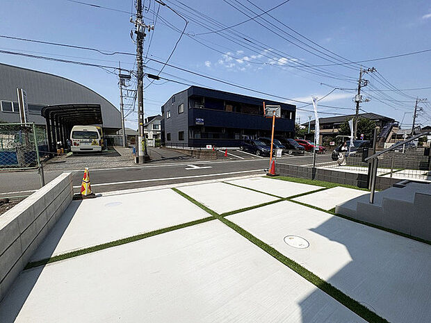 安心して暮らすことのできる住宅街。 住宅地の道路は一般に交通量が少なく車などの騒音が少ないため、住民にとって静かな生活環境が提供されます。