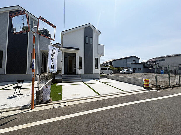建物が完成しましたので室内のご見学予約スタート。当日のご見学予約も大歓迎です。お気軽にご連絡ください。エステート白馬国分寺店は火曜水曜も営業しております。