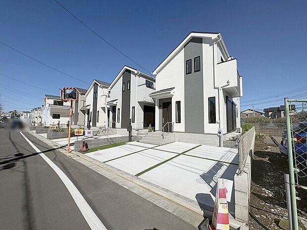 安心して暮らすことのできる住宅街。 住宅地の道路は一般に交通量が少なく車などの騒音が少ないため、住民にとって静かな生活環境が提供されます。
