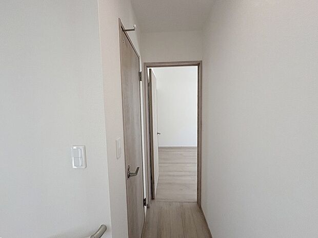 実際に室内をご見学頂くと生活のイメージが広がります。家具を置いたイメージや窓からの景色など、現地で体感ください。