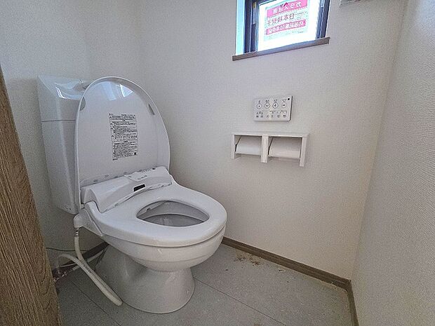 トイレにはウォシュレット機能を標準装備。