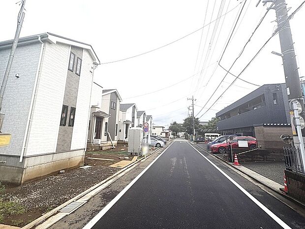 周辺は住宅が建ち並ぶ閑静な住宅街です。
