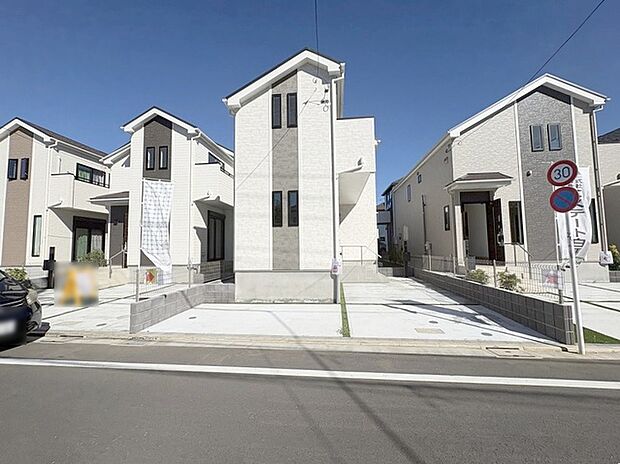 周辺は住宅が建ち並ぶ閑静な住宅街です。 