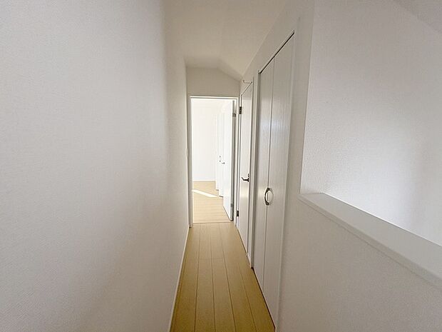 実際に室内をご見学頂くと生活のイメージが広がります。家具を置いたイメージや窓からの景色など、現地で体感ください。