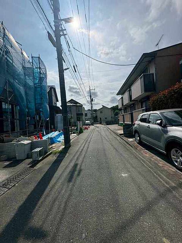 周辺は住宅が建ち並ぶ閑静な住宅街です。