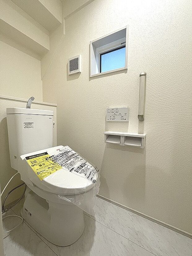 トイレにはウォシュレット機能を標準装備。