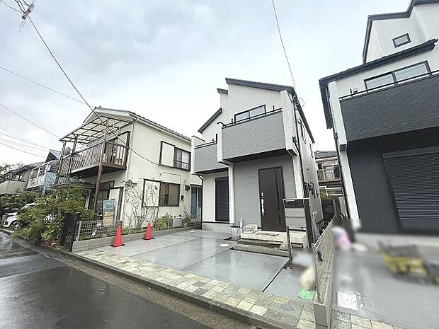 建物が完成しましたので室内のご見学予約スタート。当日のご見学予約も大歓迎です。お気軽にご連絡ください。エステート白馬国分寺店は火曜水曜も営業しております。