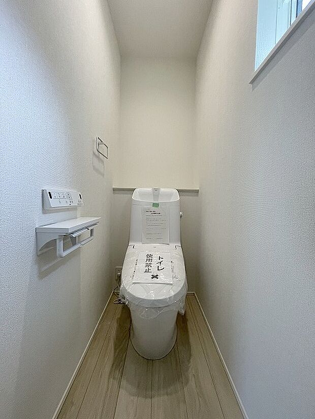 トイレにはウォシュレット機能を標準装備。 
