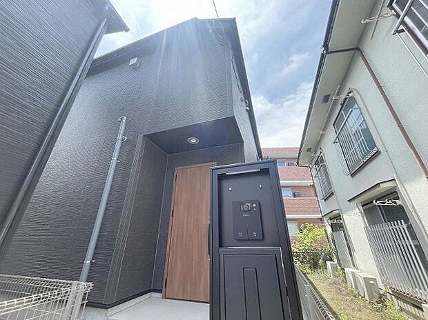 建物が完成しましたので室内のご見学予約スタート。当日のご見学予約も大歓迎です。お気軽にご連絡ください。エステート白馬国分寺店は火曜水曜も営業しております。