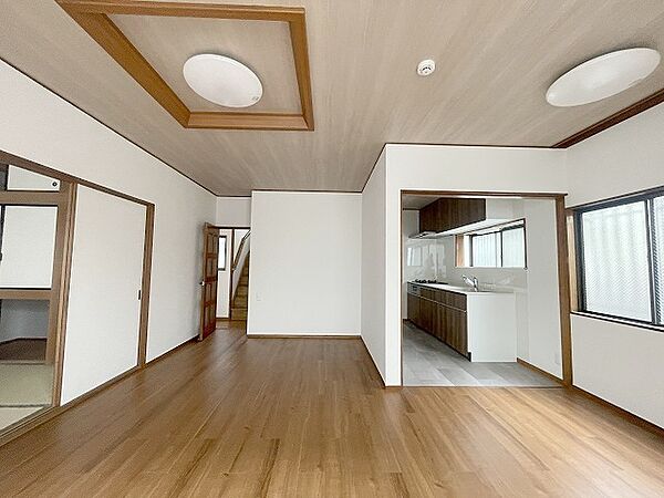 実際に室内をご見学頂くと生活のイメージが広がります。家具を置いたイメージや窓からの景色など、現地で体感ください。
