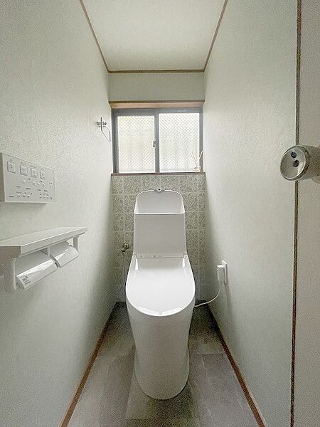 トイレにはウォシュレット機能を標準装備。
