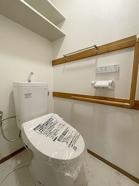 トイレにはウォシュレット機能を標準装備。