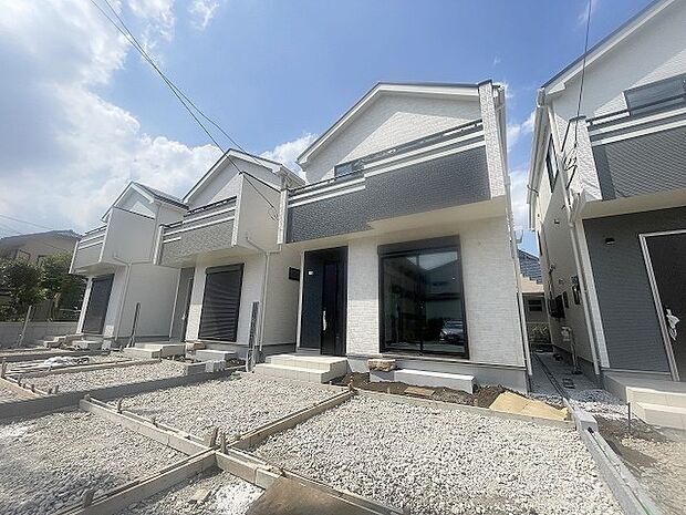 建物が完成しましたので室内のご見学予約スタート。当日のご見学予約も大歓迎です。お気軽にご連絡ください。エステート白馬国分寺店は火曜水曜も営業しております。