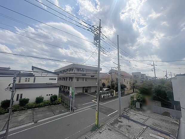 窓からの眺望です。実際に現地で眺望もご確認ください。