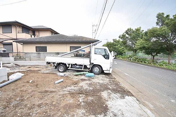 周辺は住宅が建ち並ぶ閑静な住宅街です。
