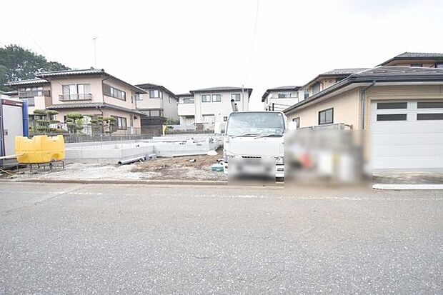 現在建物を建築中です、建築中の物件については現地確認の他、同施工会社の完成施工例のご案内、担当者のプレゼンテーションにてご検討ください。適切なご検討の方法をご説明させて頂きます。