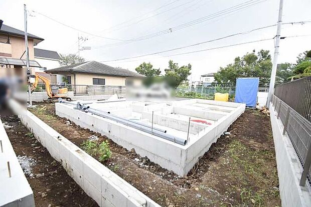 現在建物を建築中です、建築中の物件については現地確認の他、同施工会社の完成施工例のご案内、担当者のプレゼンテーションにてご検討ください。適切なご検討の方法をご説明させて頂きます。