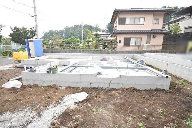 現在建物を建築中です、建築中の物件については現地確認の他、同施工会社の完成施工例のご案内、担当者のプレゼンテーションにてご検討ください。適切なご検討の方法をご説明させて頂きます。