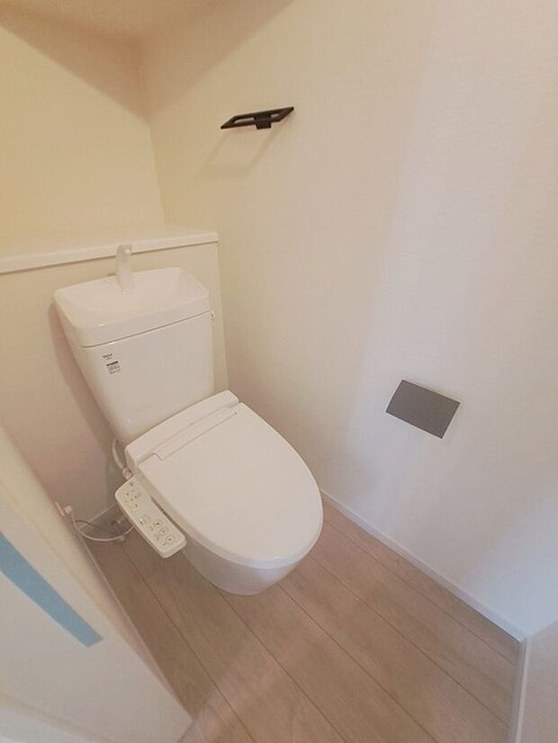 トイレにはウォシュレット機能を標準装備。