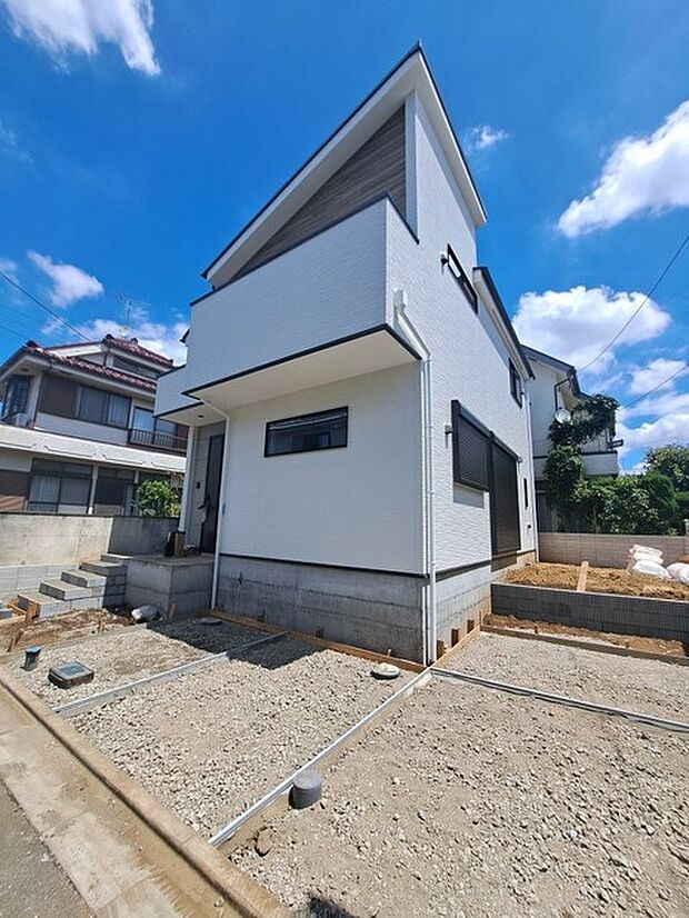 実際に室内をご見学頂くと生活のイメージが広がります。家具を置いたイメージや窓からの景色など、現地で体感ください。