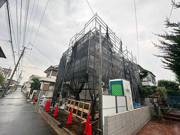 現在建物を建築中です、建築中の物件については現地確認の他、同施工会社の完成施工例のご案内、担当者のプレゼンテーションにてご検討ください。適切なご検討の方法をご説明させて頂きます。