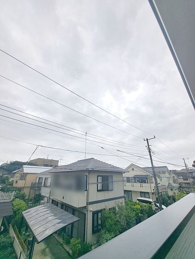 バルコニーからの眺望です。実際に現地で眺望もご確認ください。