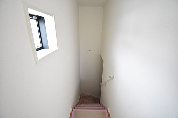 実際に室内をご見学頂くと生活のイメージが広がります。家具を置いたイメージや窓からの景色など、現地で体感ください。