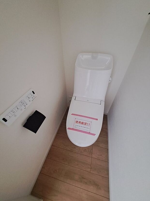 トイレにはウォシュレット機能を標準装備。