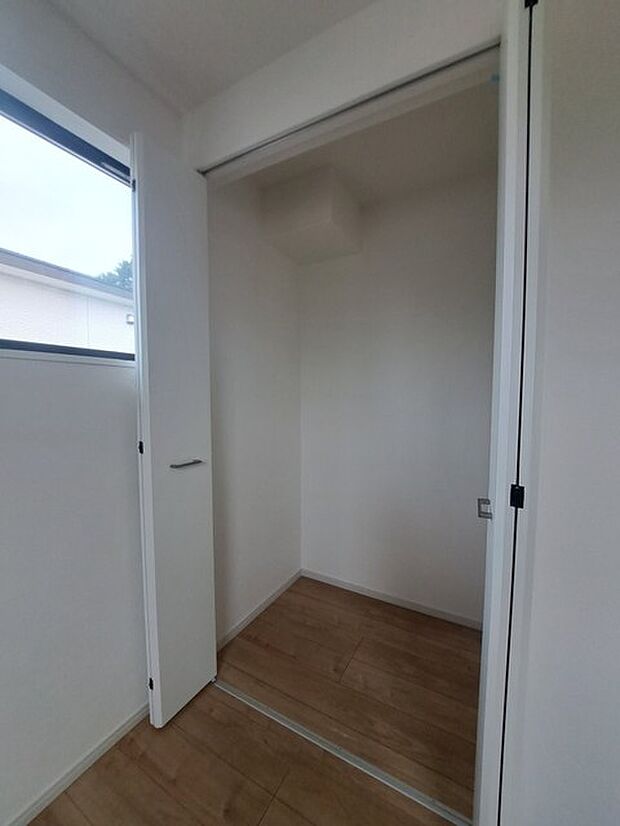 各お部屋に収納が設置されています。