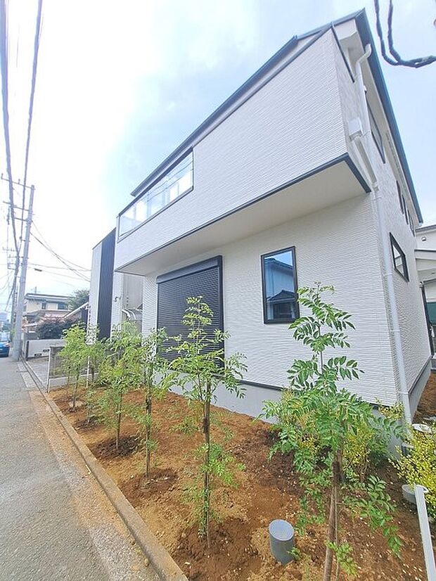 建物が完成しましたので室内のご見学予約スタート。当日のご見学予約も大歓迎です。お気軽にご連絡ください。エステート白馬国分寺店は火曜水曜も営業しております。