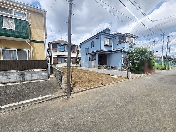 周辺は住宅が建ち並ぶ閑静な住宅街です。