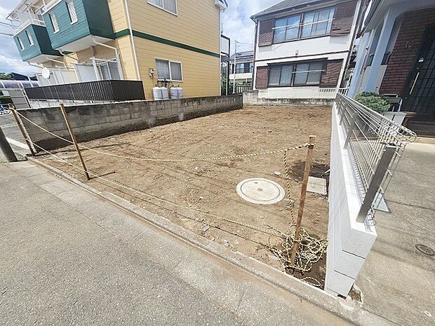 現在建物を建築中です、建築中の物件については現地確認の他、同施工会社の完成施工例のご案内、担当者のプレゼンテーションにてご検討ください。適切なご検討の方法をご説明させて頂きます。