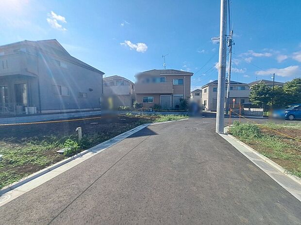 安心して暮らすことのできる住宅街。 住宅地の道路は一般に交通量が少なく車などの騒音が少ないため、住民にとって静かな生活環境が提供されます。