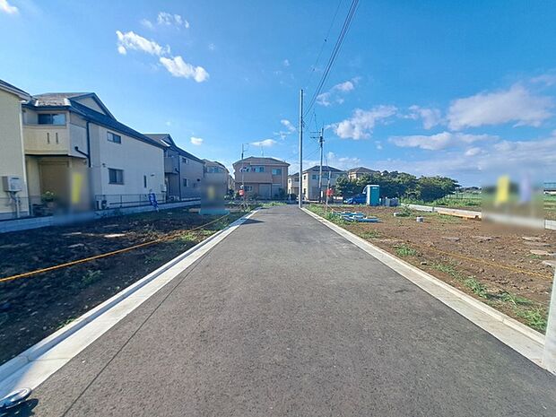 安心して暮らすことのできる住宅街。 住宅地の道路は一般に交通量が少なく車などの騒音が少ないため、住民にとって静かな生活環境が提供されます。